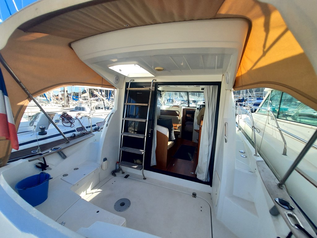 slider 4 Beneteau Antares 30 Fly